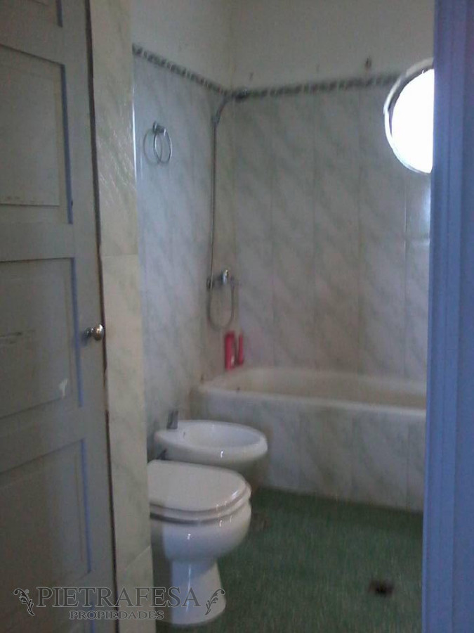 Casa ID.8581 - 2 casas con amplio terreno en venta, 6 dormitorio, 3 baños, cochera- Paso de la Arena