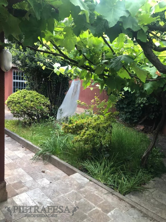 Casa ID.9004 - Casa en venta 4 dormitorios, 3 baños, patio y gje-La Blanqueada