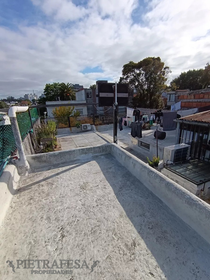 Casa ID.9814 - Casa en venta 6 dormitorios,2 baños, gje, azotea-La Blanqueada