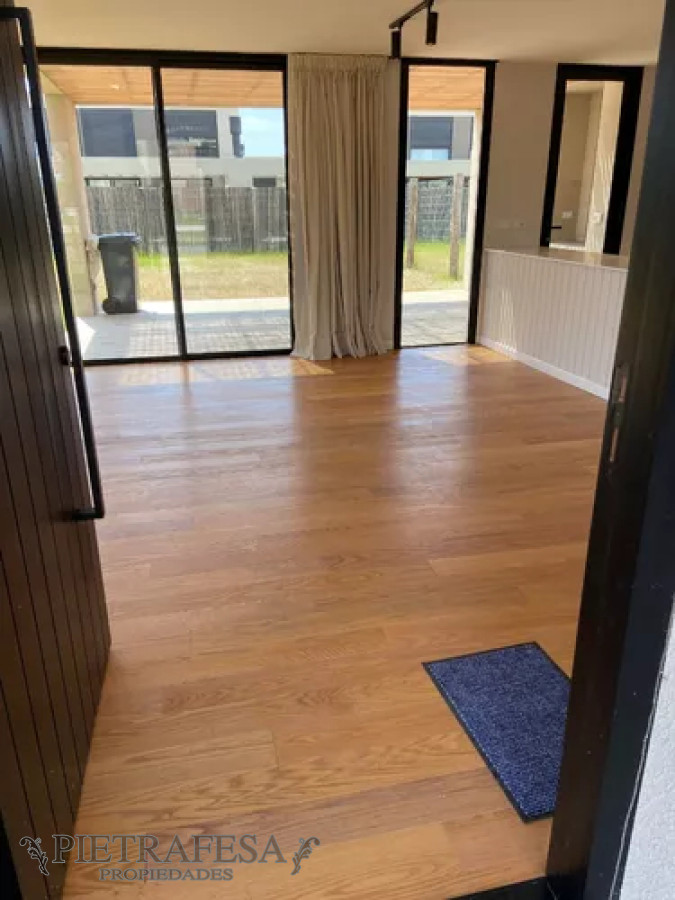 Casa ID.11399 - Casa en alquiler, 3dorm, 3baños, patio, cochera. Huertas de la Tahona.