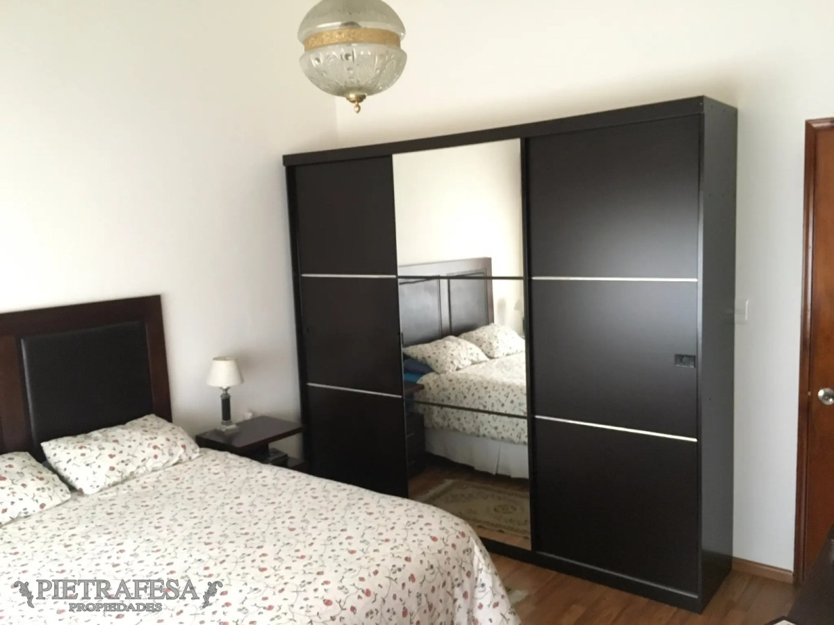 Casa ID.1424 - Casa en venta con renta 4 dormitorios 2 baños con garaje y patio- Av. San Martín - Cerrito