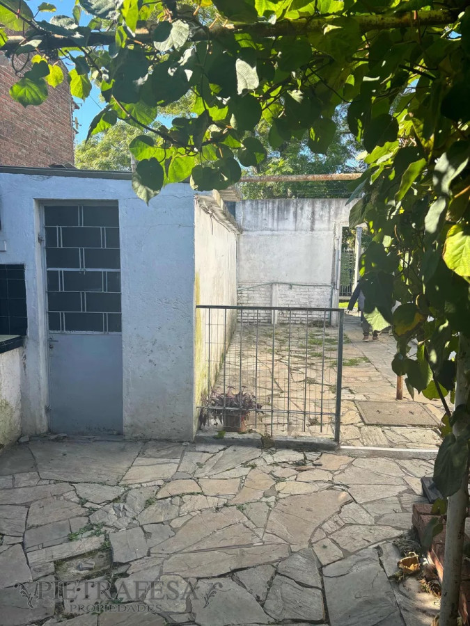 Casa ID.9625 - PH en venta con renta 1 dormitorio, 1 baño, patio y cochera-Malvin Norte 