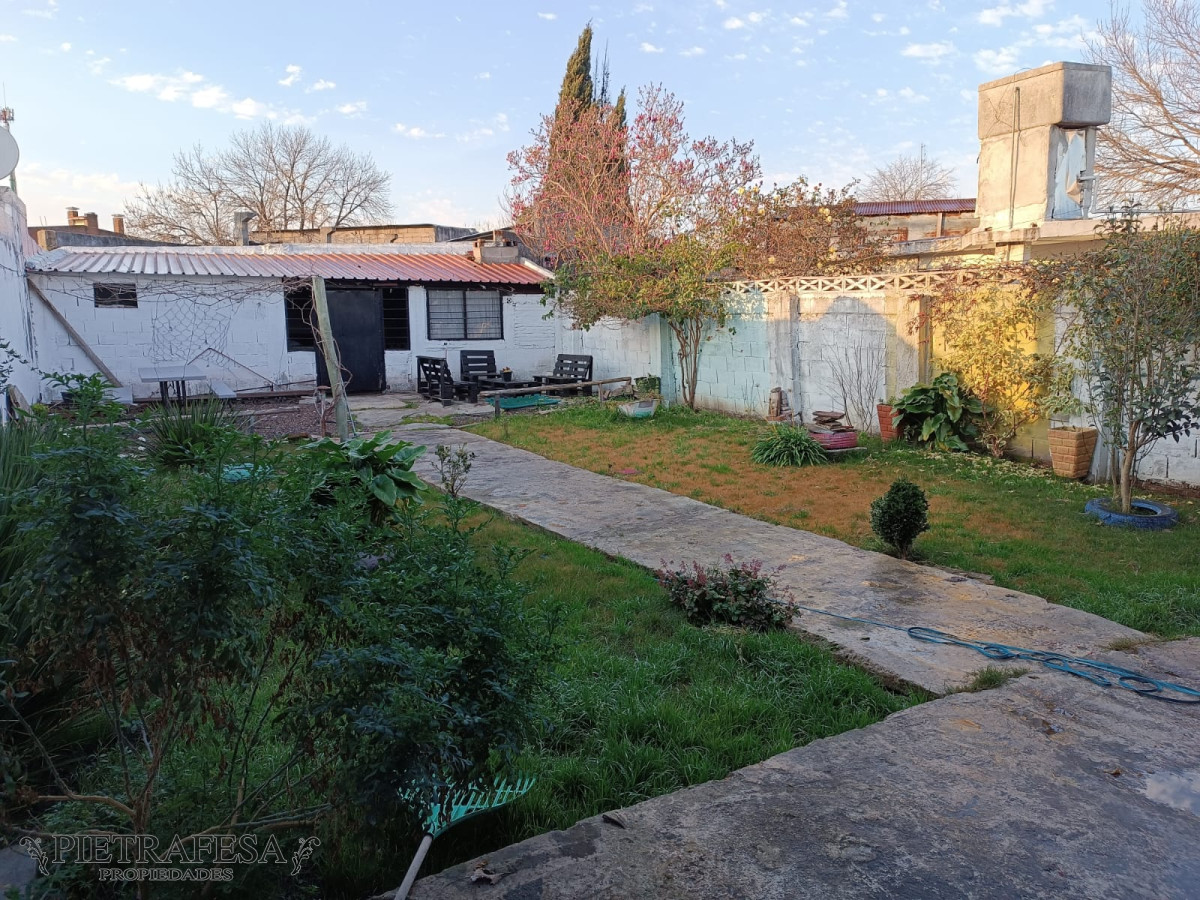 Casa ID.10372 - Casa en venta 3 dormitorios, 1 baño, gje, fondo-Unión 