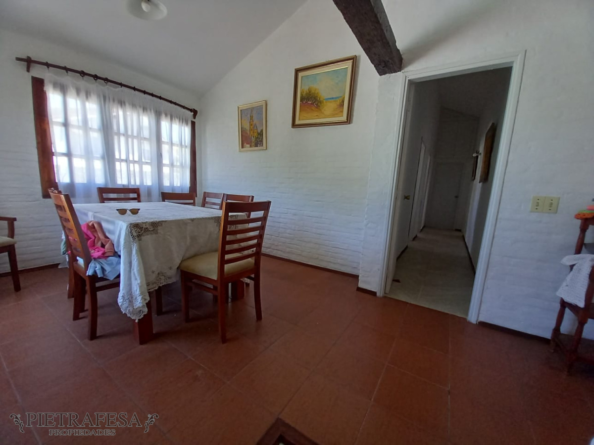 Casa ID.7345 - Casa en venta 4 dormitorios, 3 baños, fondo barbacoa y garaje-Parada 23 -Punta del Este 
