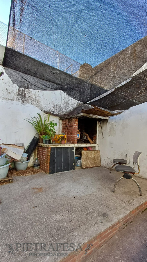Casa ID.13628 - Casa mas monoambiente en venta 2 dormitorios, 2 baños, patio -Tres Cruces.