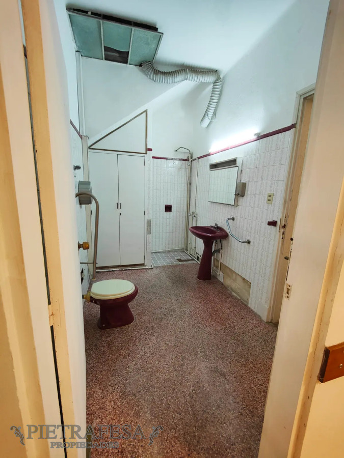 Casa ID.13588 - Casas en alquiler, 5dormitorios, 3baños, patio, azotea. Paso Molino.