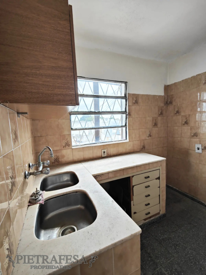 Casa ID.13588 - Casas en alquiler, 5dormitorios, 3baños, patio, azotea. Paso Molino.