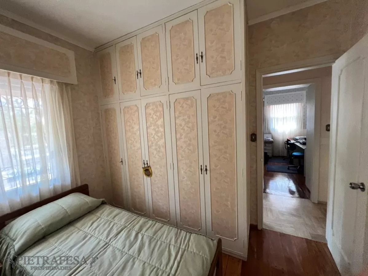 Casa ID.6504 - Casa en venta 3 dormitorios, 2 baños, fondo con parrillero y garaje-Lancasteriana - Carrasco Norte