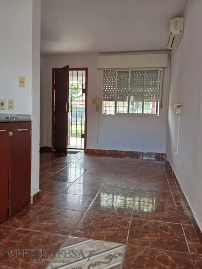 Casa ID.9652 - Casa en venta 2 dormitorios, 1 baño, fondo-Villa Española 