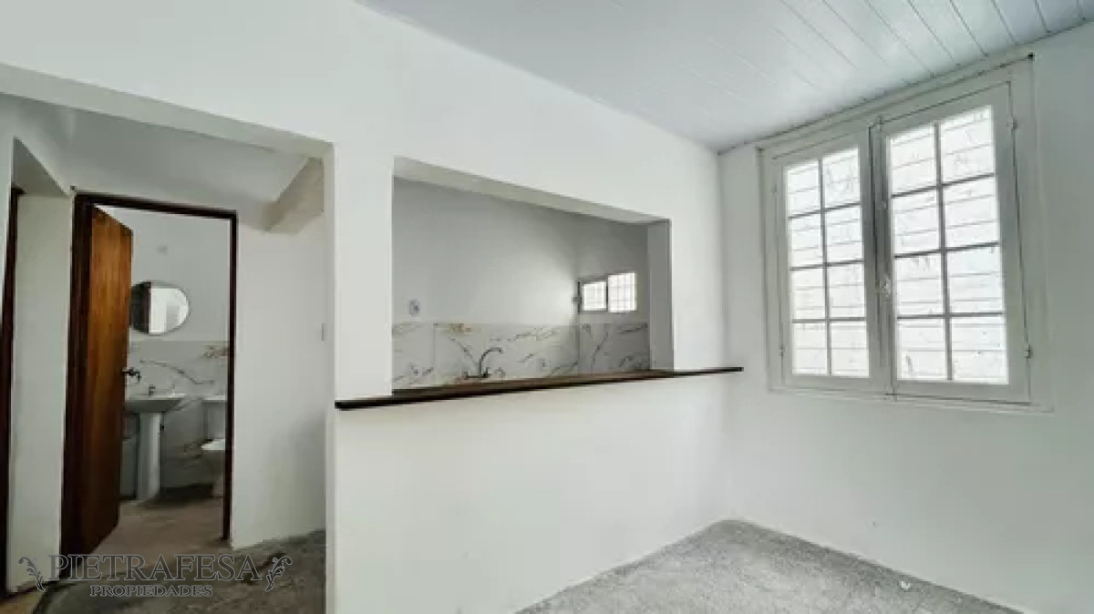 Casa ID.13012 - Casa en alquiler, 3dormitorios, 1baño, patio, cochera. Cerro.