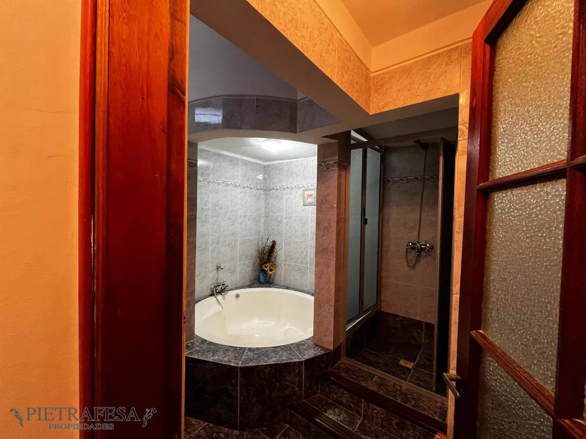 Casa ID.8563 - Casa mas apto en venta, 6 dormitorios, 3 baños, fondo, barbacoa y garaje-Doroteo Enciso - Capurro