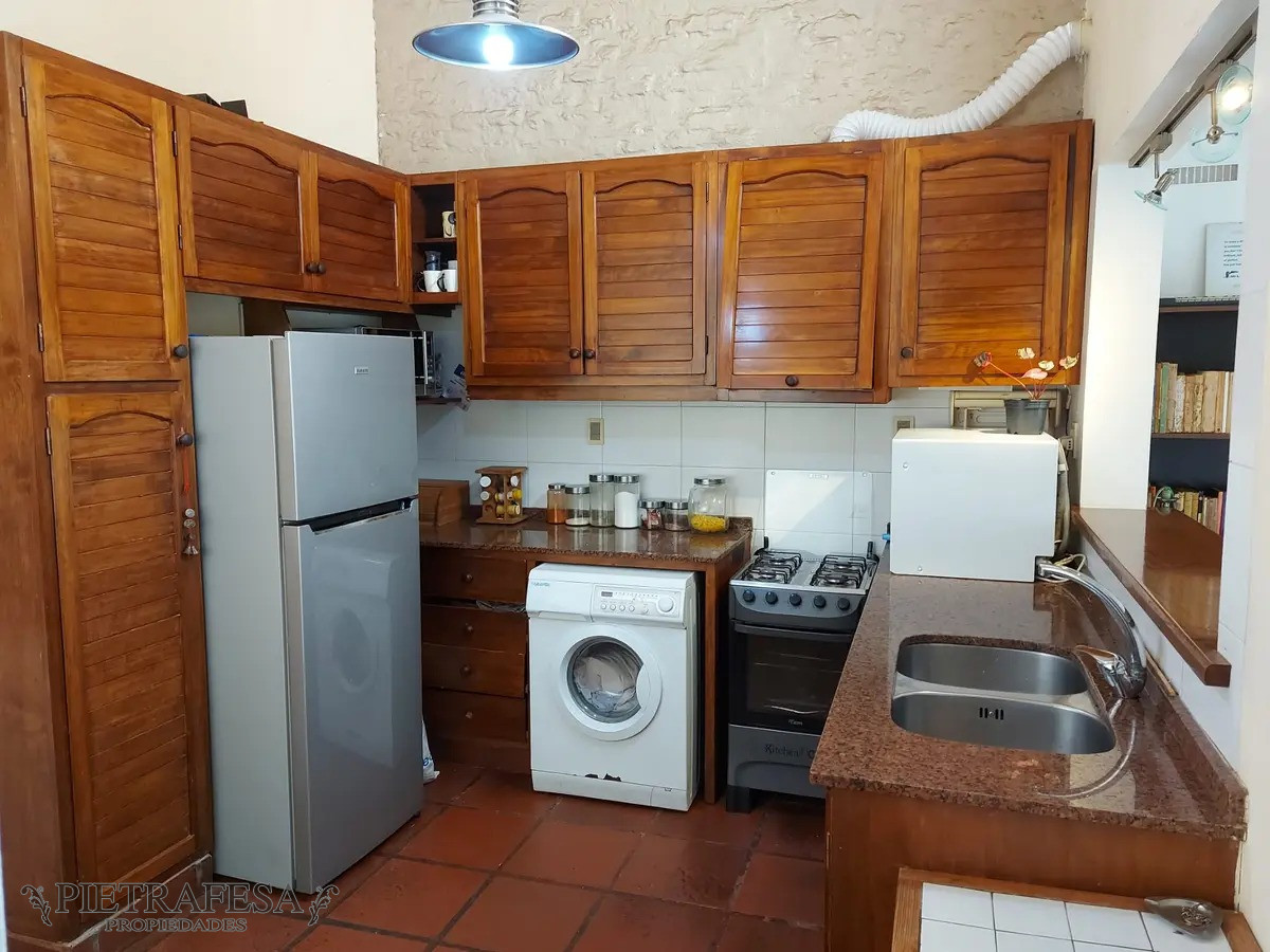 Casa ID.7208 - Casa en venta 5 dormitorios, 3 baños, fondo y cochera- Felix Buxareo-Villa Dolores