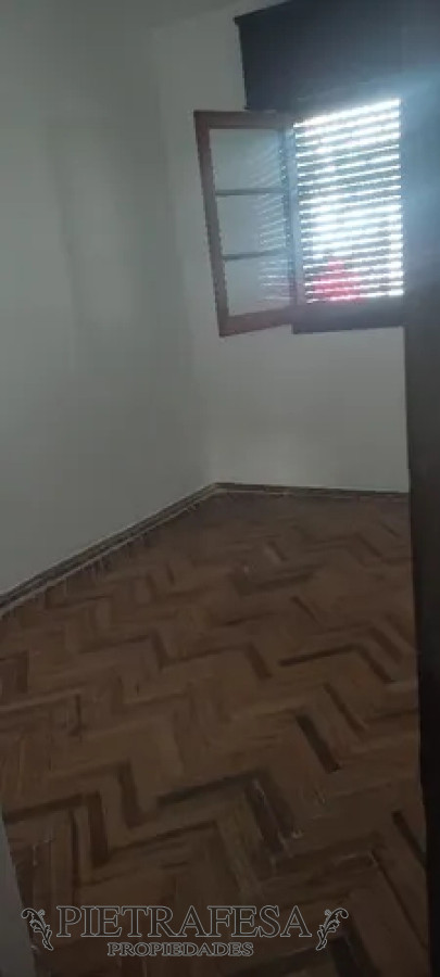 Casa ID.13313 - Apartamento en alquiler, 1dormitorio, 1baño, patio. Goes.