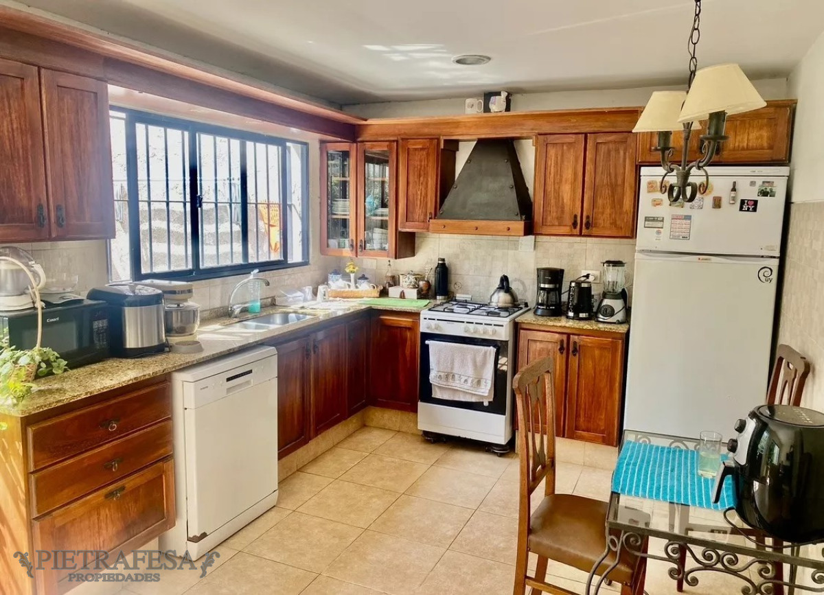 Casa ID.12611 - Casa en venta 5 dormitorios, 2 baños, fondo- Goes