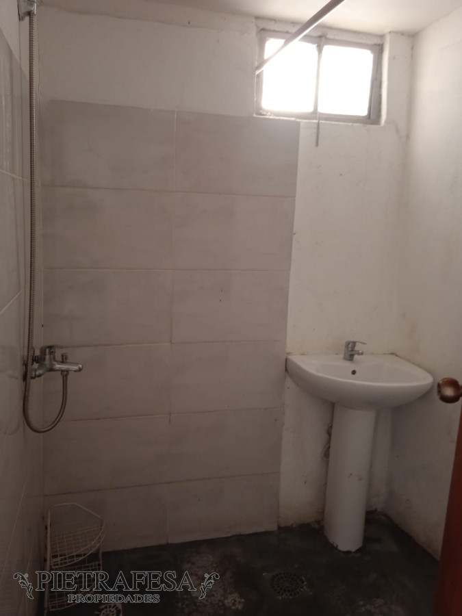Casa ID.2519 - Casa y apartamento en venta 2 dormitorios 1 baño, fondo y cochera-Magenta-Buceo