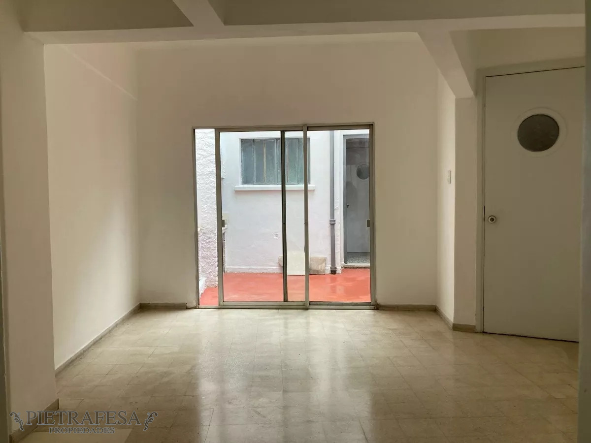 Casa ID.8807 - Casa de altos en venta, 3 dormitorios, 2 baños, terraza, patio con parrillero, Vazquez, Cordón.