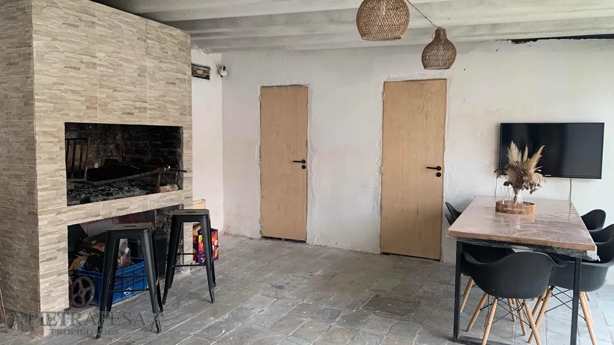 Casa ID.13503 - Casa en venta 1 dormitorios, 2 baños, patio, cochera- Maroñas 