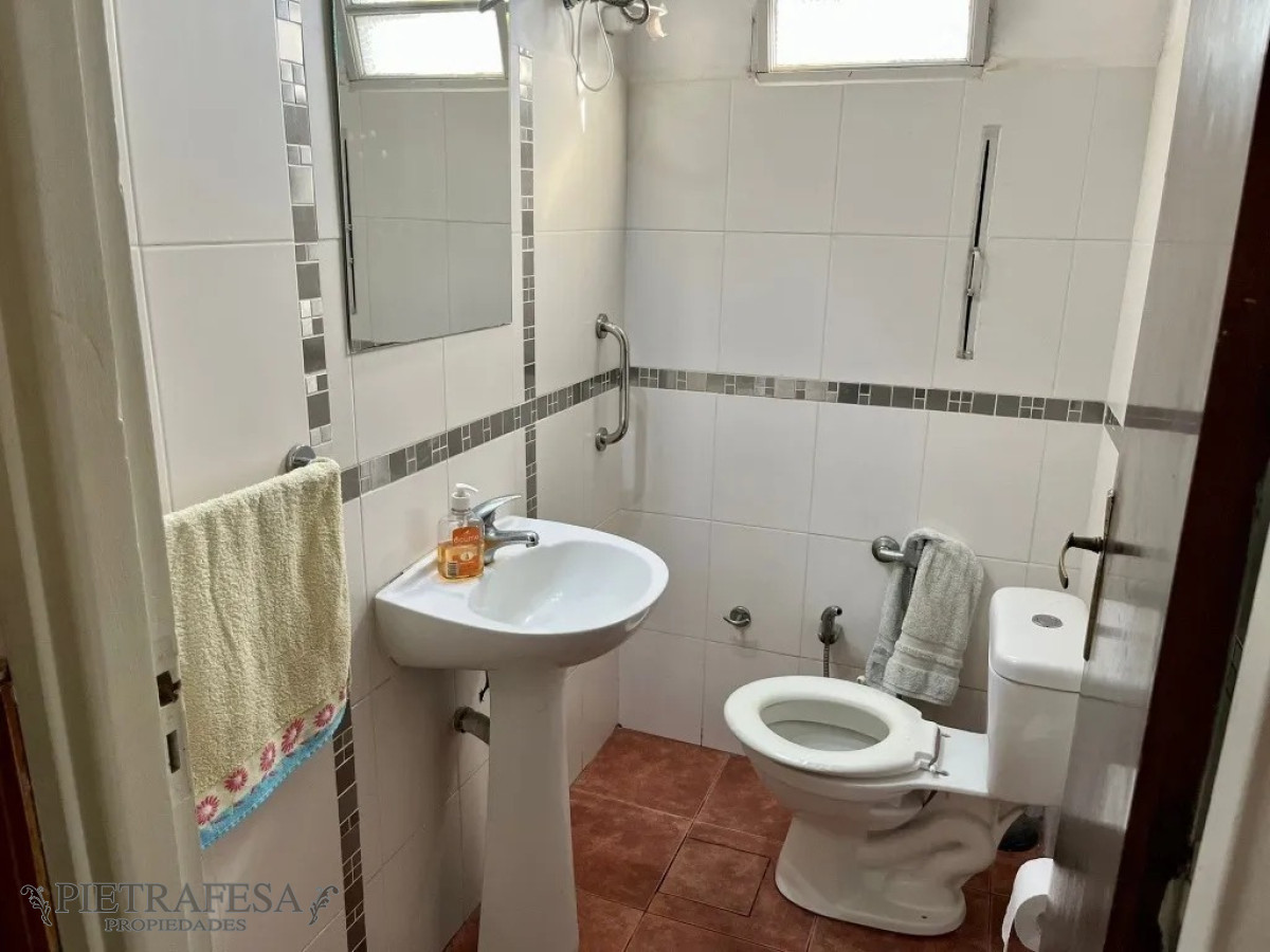 Casa ID.3461 - Casa en venta 5 dormitorios, 2 baños, barbacoa, jardín y garaje- Emancipación -Prado