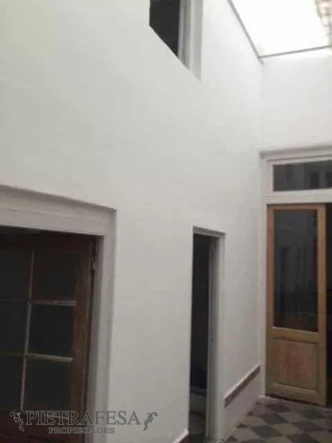 Casa ID.10267 - Casa en venta 4 dormitorios, 2 baños, azotea-Centro