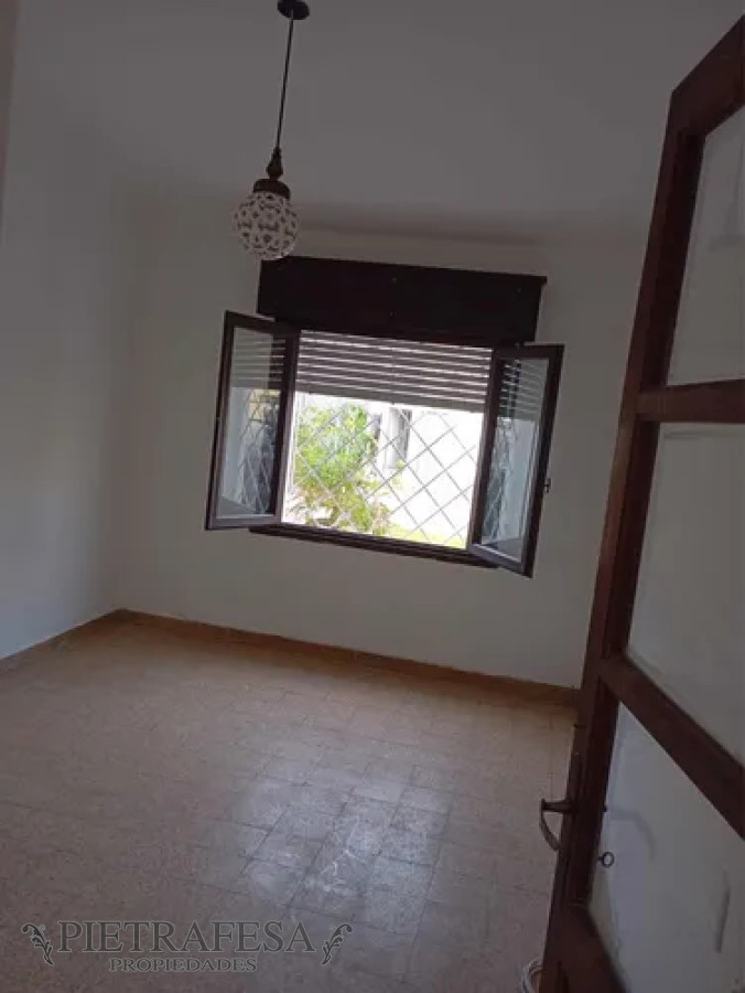 Casa ID.13644 - Casa en alquiler, 2dormitorios, 1baño, patio, cochera. Curva de Maroñas.