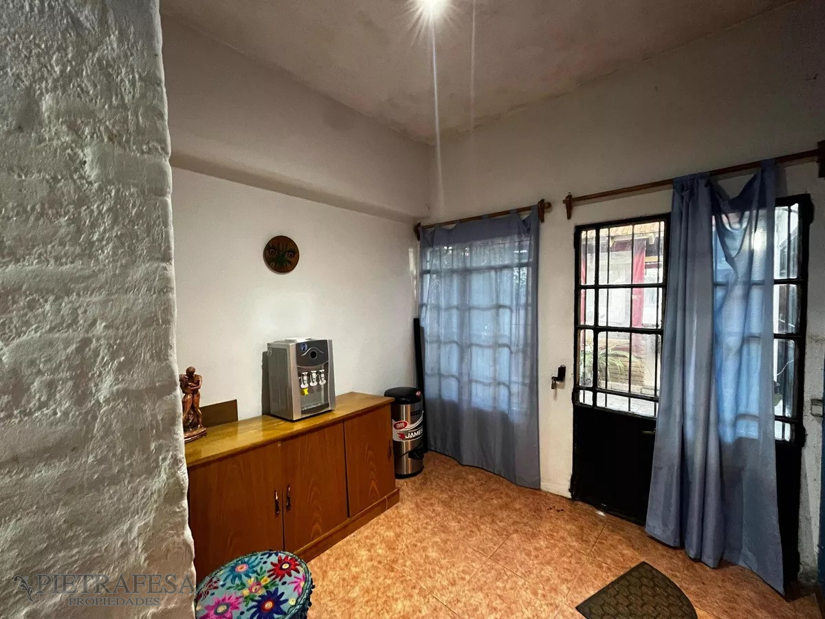 Casa ID.8563 - Casa mas apto en venta, 6 dormitorios, 3 baños, fondo, barbacoa y garaje-Doroteo Enciso - Capurro