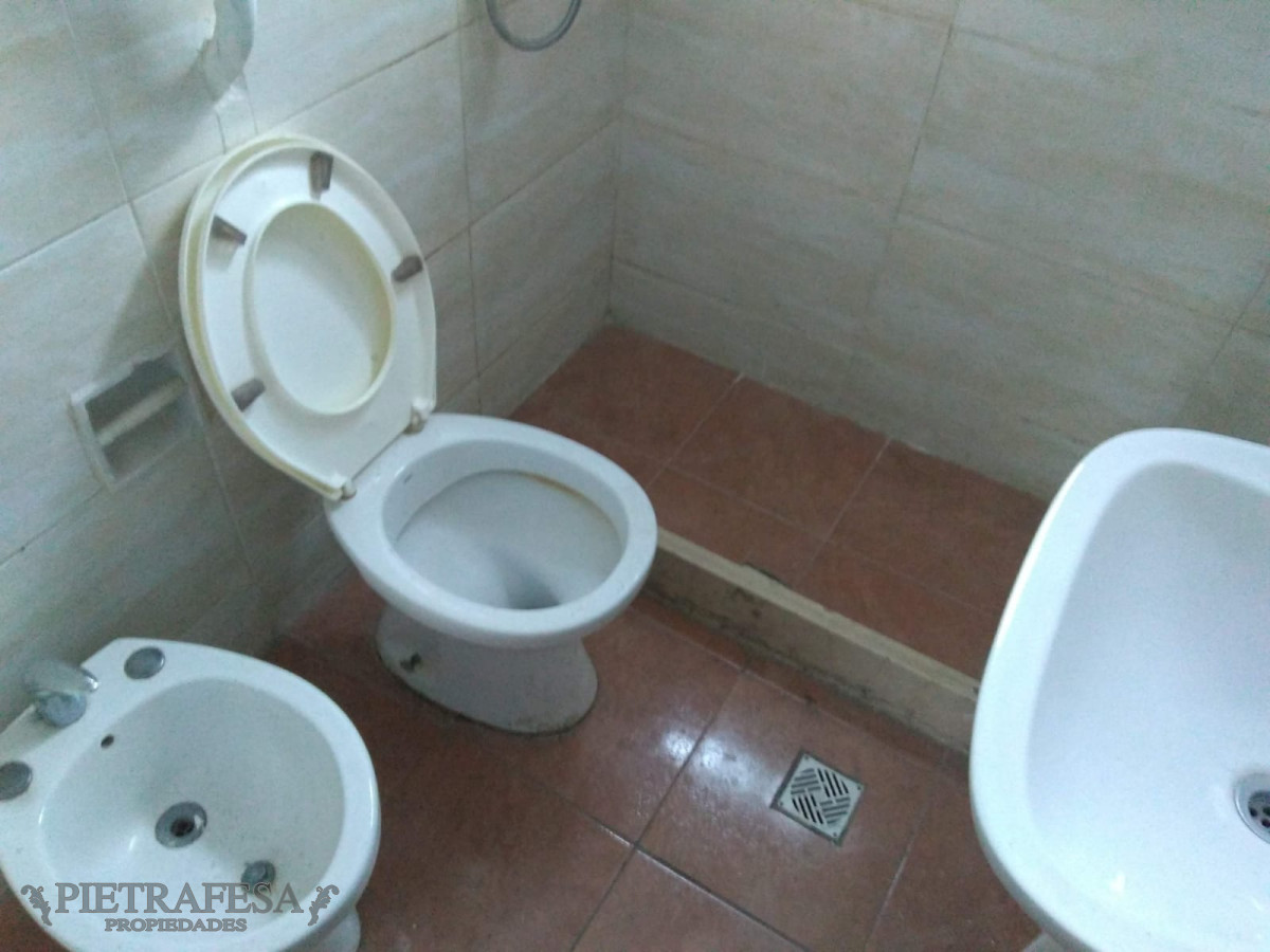 Casa ID.3910 - Casa en Venta con Renta - 2 dormitorios - 1 baño - Andres Gomez - Malvin
