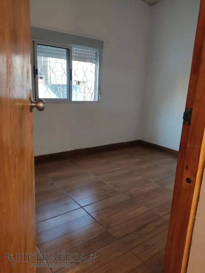 Casa ID.13186 - Casa y apto en venta, 4 dormitorios, cochera-Cerro 