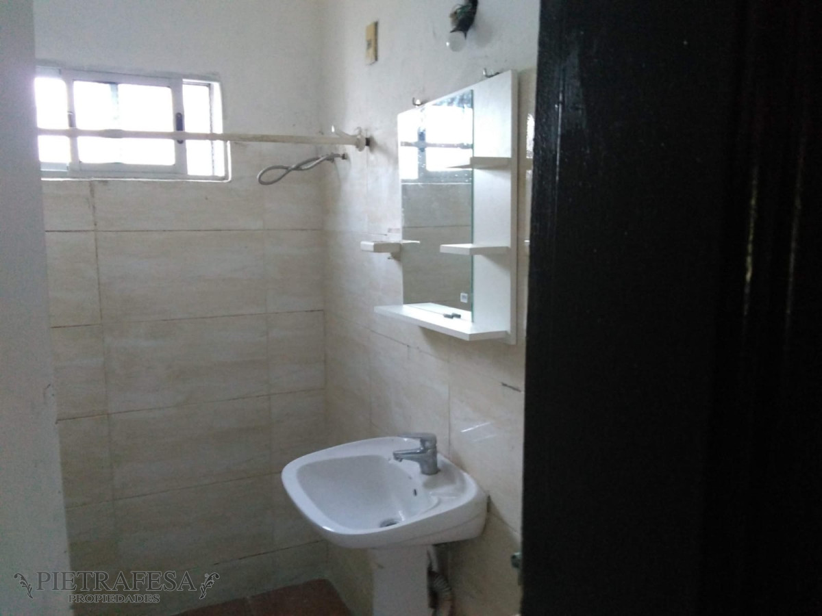 Casa ID.3910 - Casa en Venta con Renta - 2 dormitorios - 1 baño - Andres Gomez - Malvin