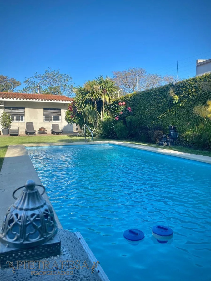 Casa ID.6238 - Casa en venta 3 dormitorios, 3 baños, fondo con barbacoa, piscina y garaje-Lancasteriana-Carrasco Norte