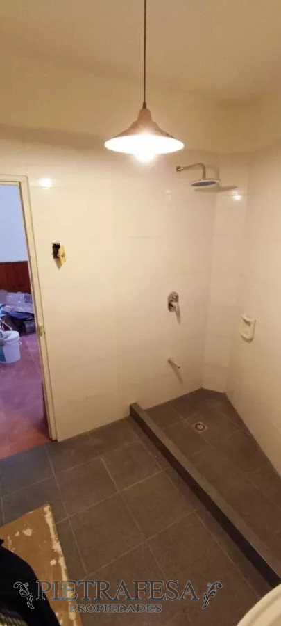 Casa ID.8529 - Casa en venta con renta, 4 dormitorios, 1 baño, azotea y garaje-Cnel. Santiago Labandera -Capurro