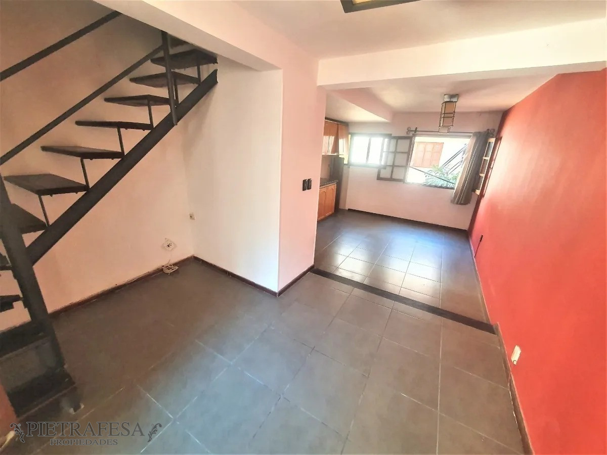 Casa ID.1868 - Venta casa dúplex con renta 2 dormitorios 1 baño- Minas- Palermo