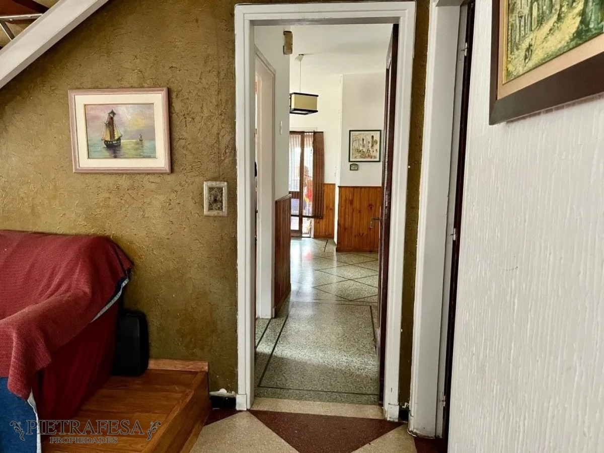 Casa ID.3461 - Casa en venta 5 dormitorios, 2 baños, barbacoa, jardín y garaje- Emancipación -Prado