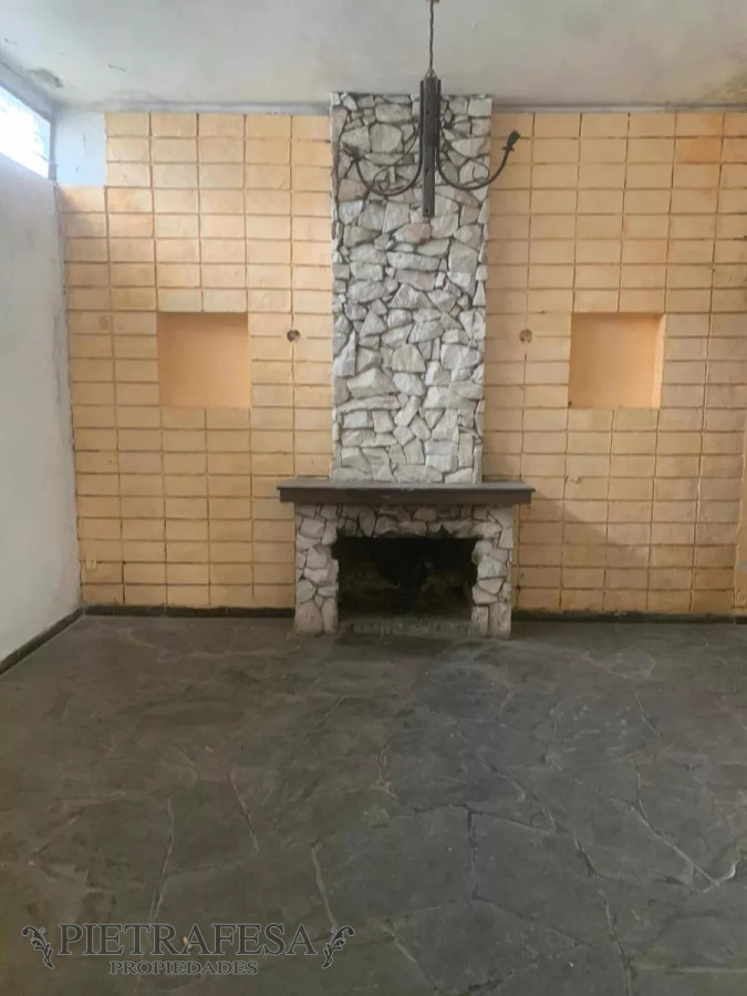 Casa ID.9715 - Casa mas aptos a reciclar y galpón en venta- Nuevo Paris