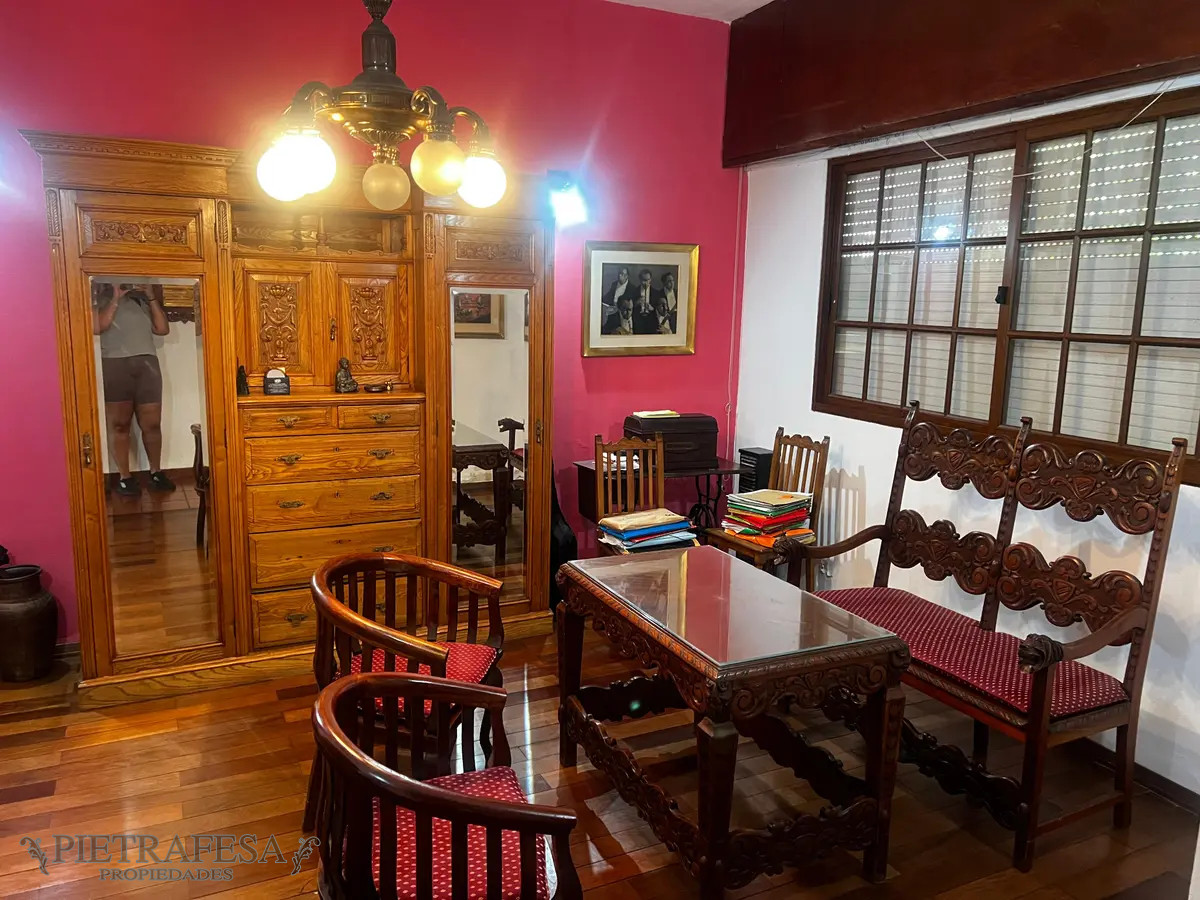 Casa ID.12692 - Casa en venta, 4dormitorios, 2baños, patio, barbacoa, garaje. Pocitos