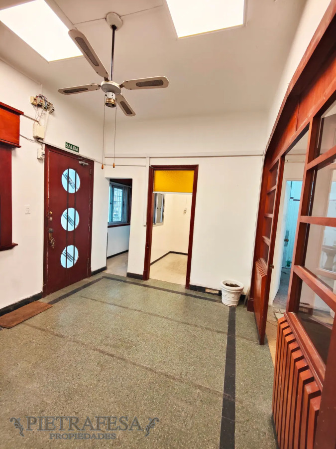 Casa ID.13588 - Casas en alquiler, 5dormitorios, 3baños, patio, azotea. Paso Molino.
