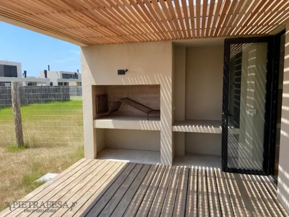 Casa ID.11399 - Casa en alquiler, 3dorm, 3baños, patio, cochera. Huertas de la Tahona.