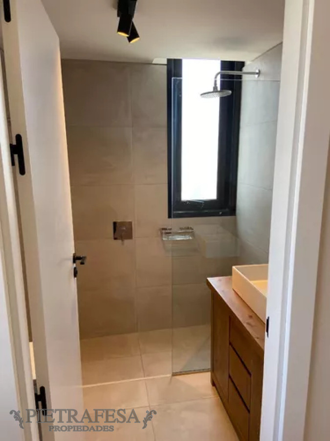 Casa ID.11399 - Casa en alquiler, 3dorm, 3baños, patio, cochera. Huertas de la Tahona.