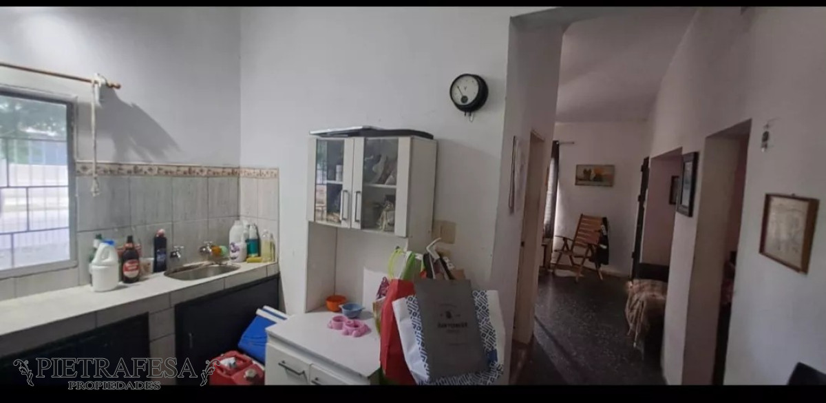 Casa ID.8864 - Casa en venta con renta 2 dormitorios, 1 baño y cochera-Villa Española