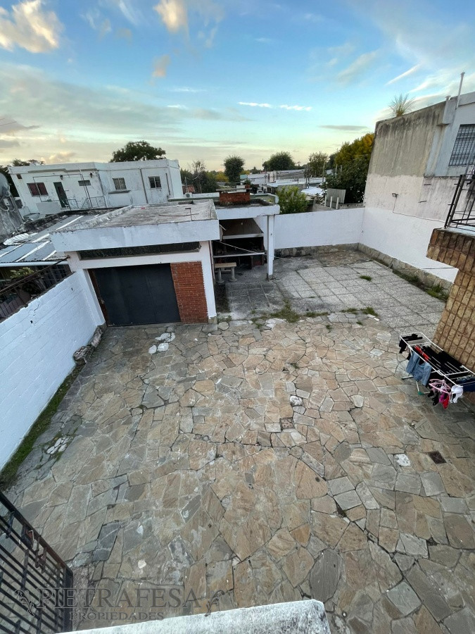 Casa ID.6519 - 2 casas en venta, 4 dormitorios, 2 baños, patio y garaje- Barquisimeto-Pérez Castellanos
