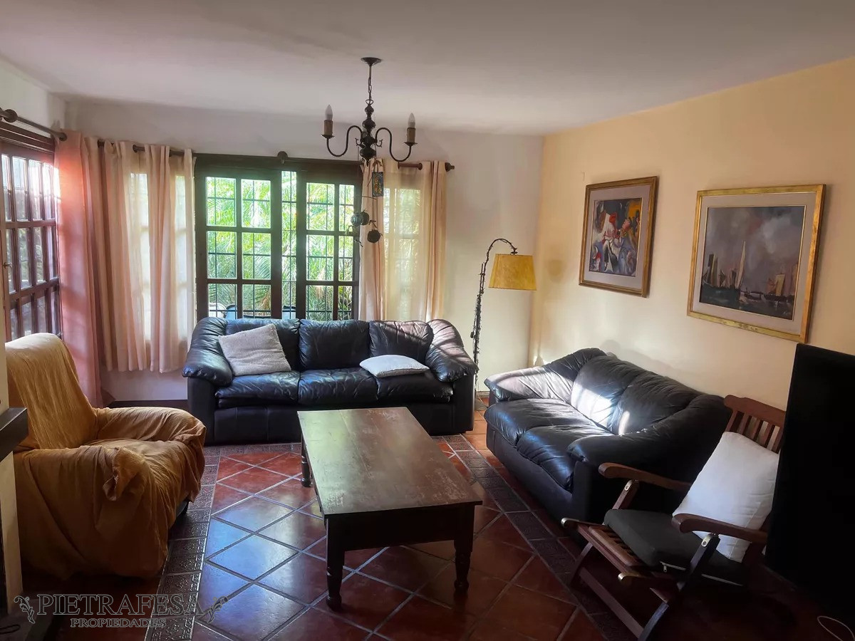 Casa ID.12342 - Casa en venta 4 dormitorios, 2 baños, barbacoa-Pocitos 