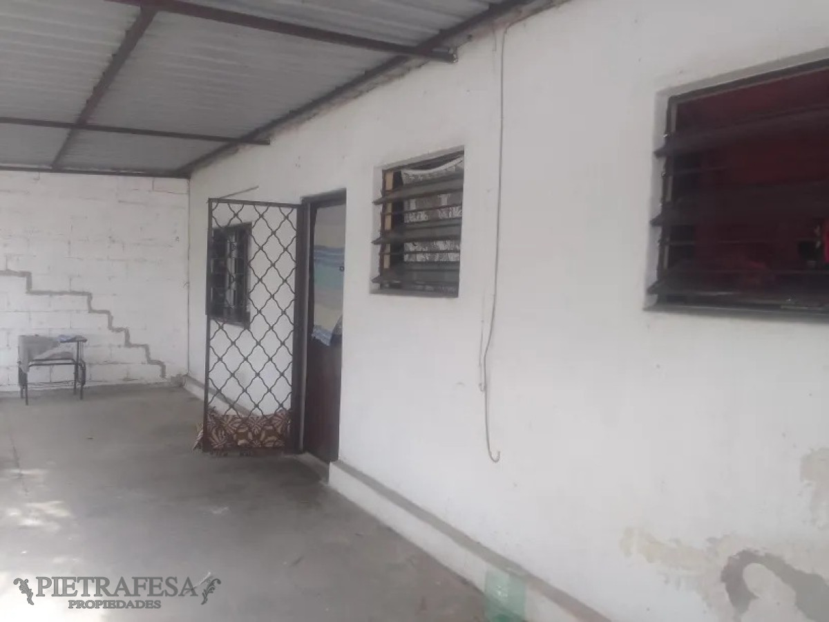 Casa ID.13638 - Casa de 1 dormitorio y monoambiente con renta en venta-Las Acacias