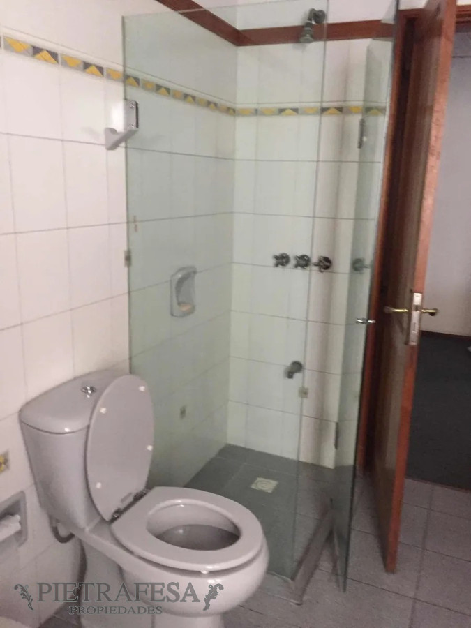 Casa ID.7882 - Casa en venta con renta, 3 dormitorios, 4 baños, cochera, Dr. Pablo de María, Cordón.