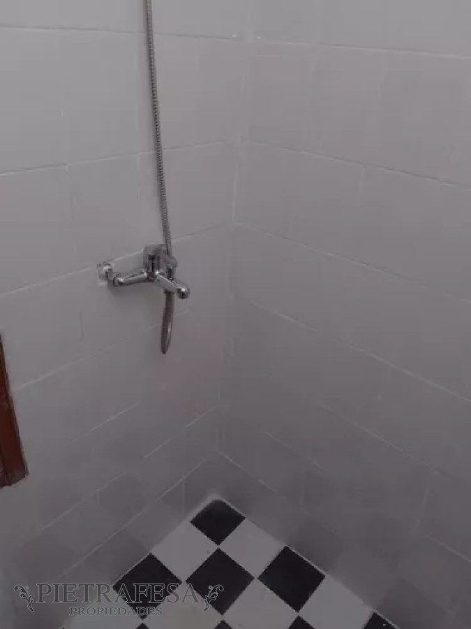 Casa ID.11601 - Casa en alquiler, 2dormitorios, 1baño, patio. Colón.