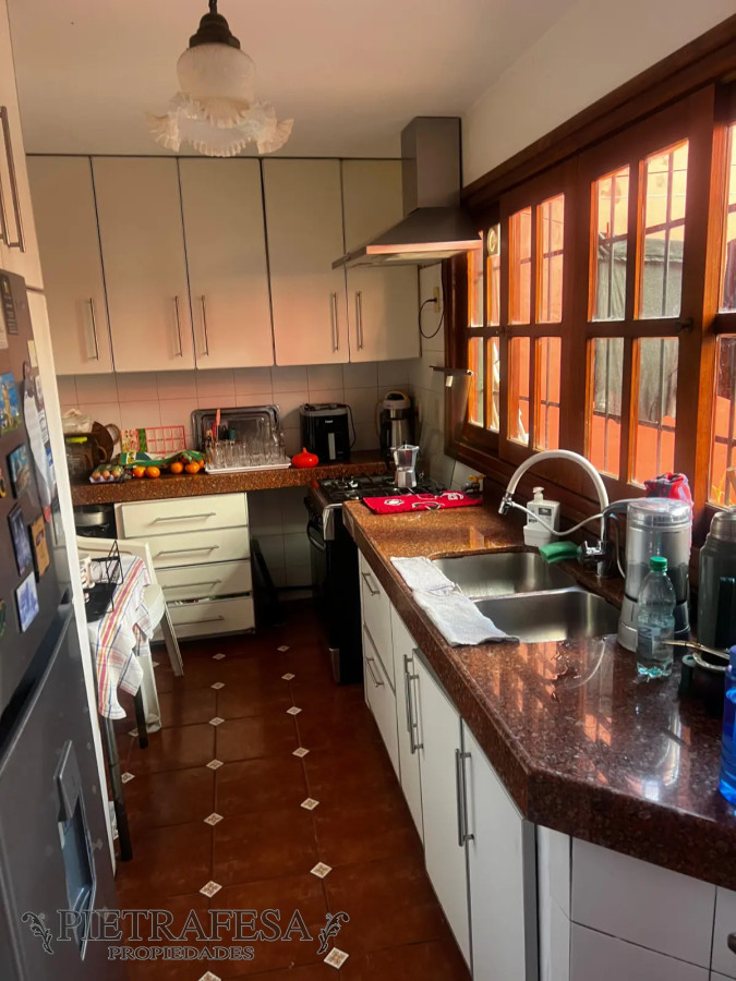 Casa ID.12692 - Casa en venta, 4dormitorios, 2baños, patio, barbacoa, garaje. Pocitos