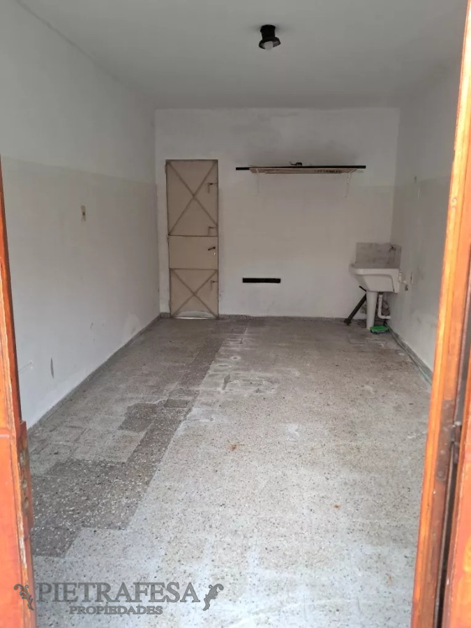 Casa ID.10839 - Casa en alquiler, amoblada, 2 dormitorios, 1 baño, patio, garaje,Punta Gorda.