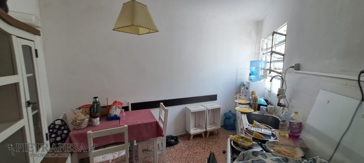 Casa ID.8855 - Casa en venta con renta, 2 dormitorios, 1 baño y patio-Buceo