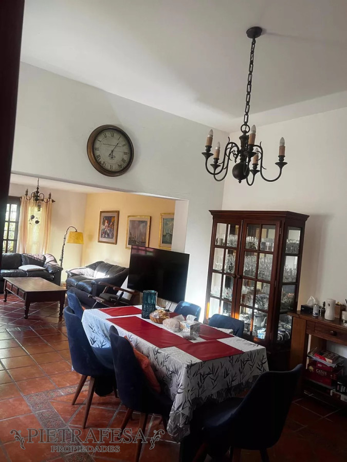 Casa ID.12342 - Casa en venta 4 dormitorios, 2 baños, barbacoa-Pocitos 