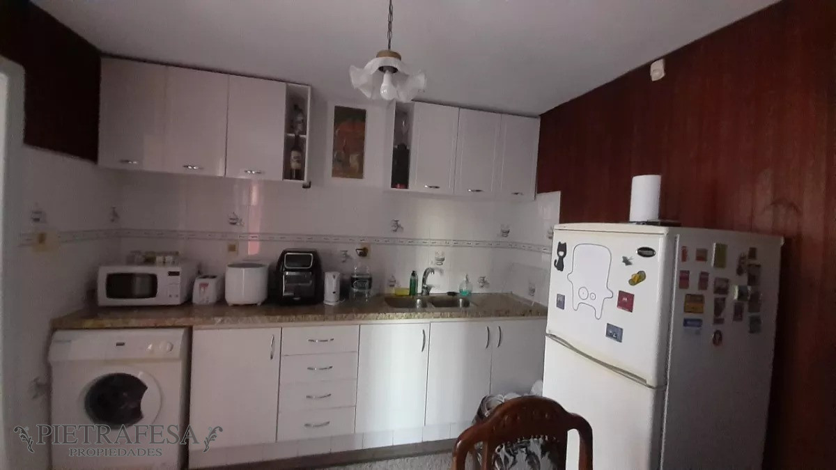Casa ID.8088 - Casa en venta con renta 2 dormitorios, 1 baño y azotea- Pablo Zufriategui - Paso Molino