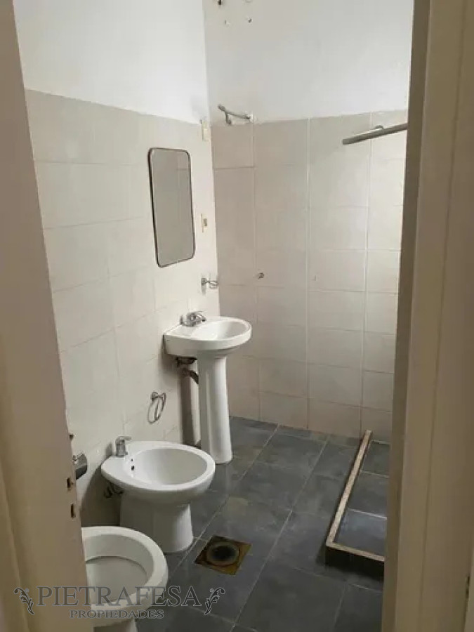 Casa ID.13248 - Casa en alquiler, 1dormitorio, 1baño, patio. Malvin.