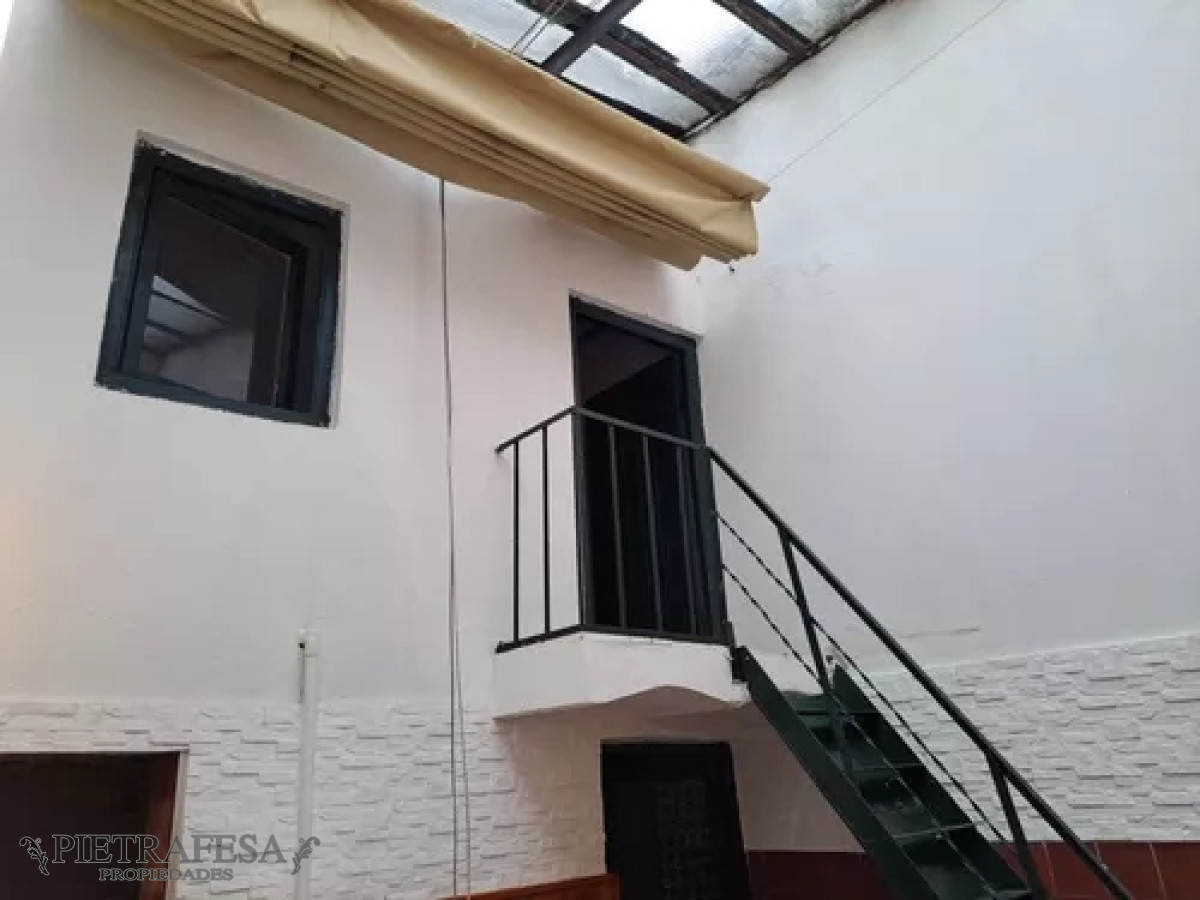 Casa ID.9868 - Casa en venta con renta, 4dorm, 2baños. Cordón.